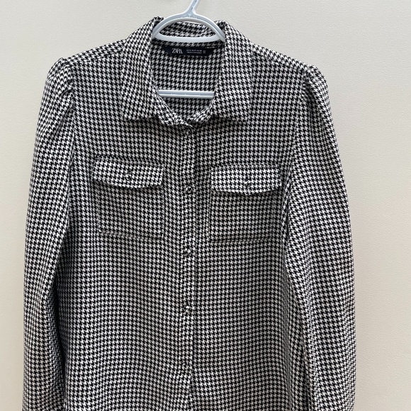 ZARA houndstooth button up top - Picture 1 of 3